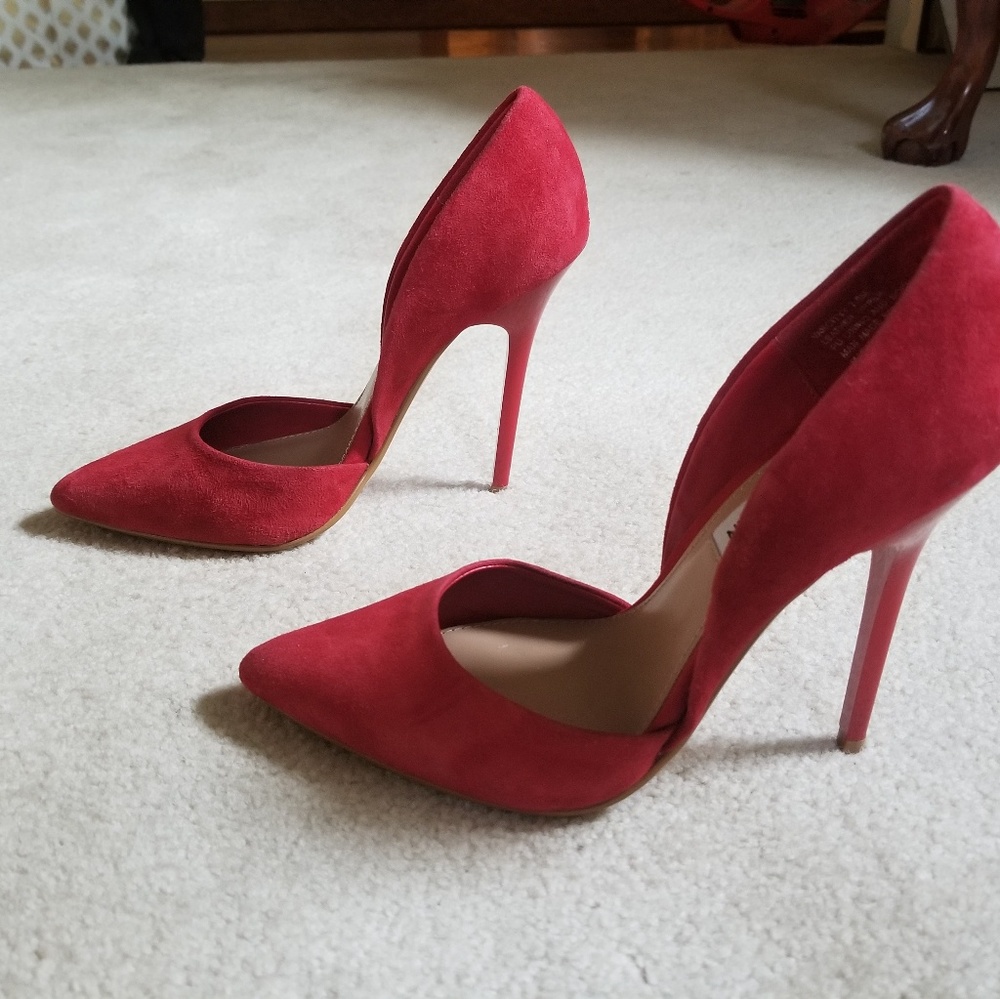 Sexy suede Steve Madden Varcityy heels!